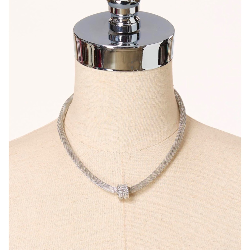 Stylish Silver Mesh Necklace with Sparkle